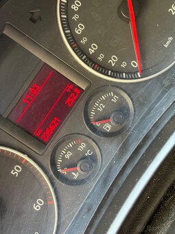 Volkswagen Golf V 2.0 TDi 4 Motion - 9