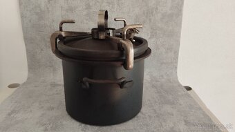 Velmi starý tlakový hrnec tz.tlakáč D.R.G.M - 9