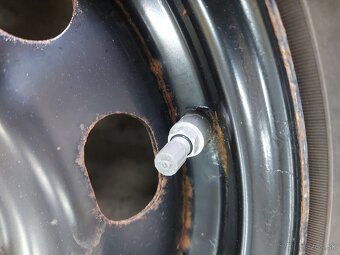 195/60R15 zimne pneu+senzory -4x108R15 disky FORD FIESTA - 9