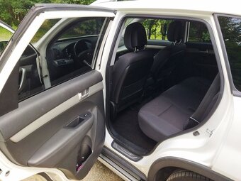 Predám KIA Sorento 2.2 CRDi VGT 4WD LX A/T - 9