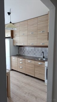 Predám priestranný 4-izbový byt v pokojnej a tichej lokalite - 9