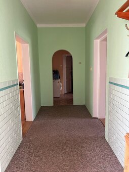 NA PREDAJ: Slnečný rodinný dom s veľkou záhradou v pokojnej - 9