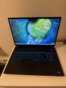 Alienware m18 R1 - 9