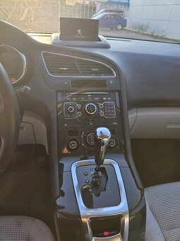 Peugeot 5008 - 9