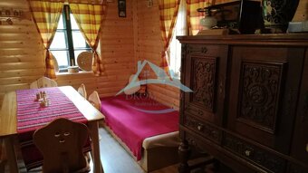 Dva malebné vidiecke domy na rozľahlom pozemku (1,6ha) v osa - 9