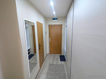 Pekný 1 1/2 Terasa, Hronská, 4p, výťah, rekonštruovaný - 9