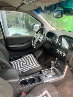 Nissan Navara DoubleCab 2.5 dCi 140kW  automat 4x4 - 9