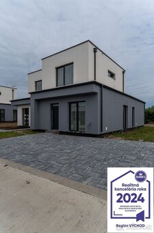 Dvojpodlažný rodinný dom - Rezidencia pri kaštieli v obci So - 9