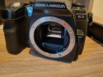 Konica Minolta Dynax 5D dva objektívy + príslušenstvo - 9