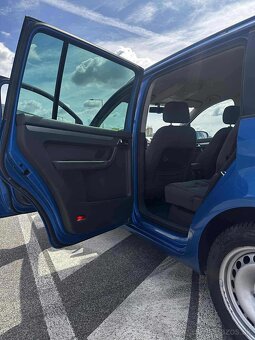 Volkswagen Touran 2,0tdi DSG - 9