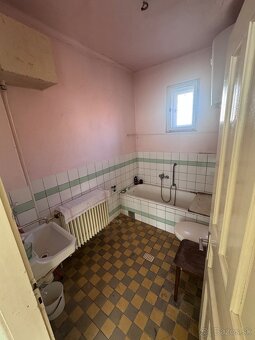Rodinný dom v obci Chràmec + 2 studne + zàhradný dom s krbom - 9