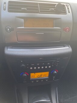Citroën C4, 1.4 benzín, r.v. 2009 – 96 000 km – 1 200 € - 9