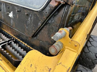 CATERPILLAR 226 4X4 2002 VIN 409 - 9