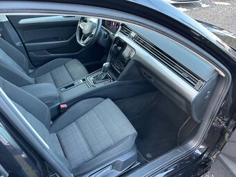 Volkswagen Passat Variant 2.0 TDI EVO Elegance DSG - 9