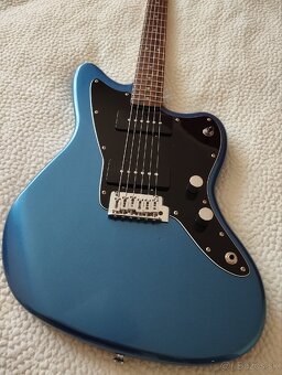 Squier Jazzmaster - Lake Placid Blue - 9