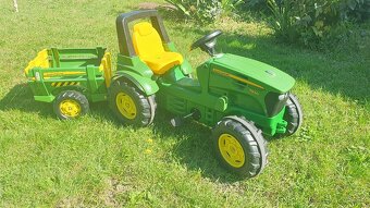 Šlapací traktor John Deere - 9