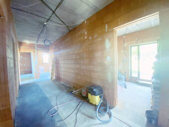 4 izbový bungalov na samote s pozemkom 3532 m2.Kolíňany Bara - 9