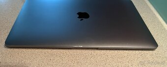 MacBook Air 13" (2019), i5 1,6Ghz, 8GB RAM, 256GB SSD - 9