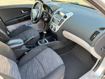 Predám KIA Ceed SW 1.6 CRDi (85 kW) Combi - 9