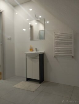 Obytný dom, sklady, kancelária - 9