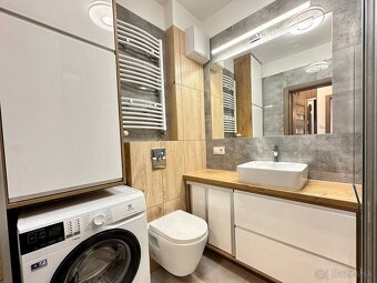 NA PRENÁJOM KOMFORTNÝ VEĽKÝ BYT V CENTRE MESTA 45 M2 - 9
