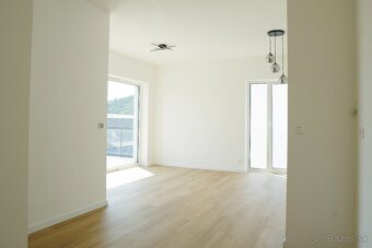 Na predaj 3 izbový byt so záhradkou aleb terasou. - 9