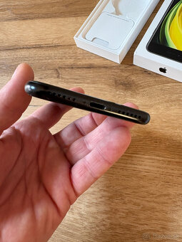 Predám iPhone Apple SE 2020 128 GB čierny - 9