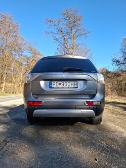Mitsubishi Outlander - 9