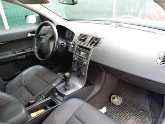 Predám Volvo V50 2.0D - 9