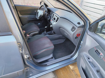 Kia Rio Sporty sedan benzín 2008 - 9