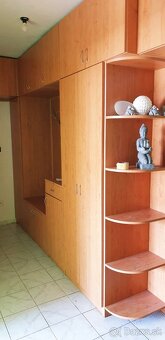 Predám veľký 3 izbový byt s balkónom v Leviciach - 9