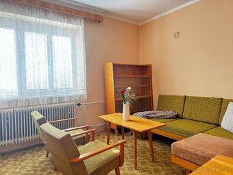 NA PREDAJ: Udržiavaný podpivničený vidiecky domček, Poruba - 9