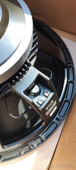 Predám 2ks RCF LF18X401 - 9