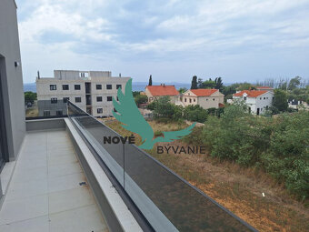 Chorvátsko-Na predaj apartmán so strešnou terasou a bazénom  - 9