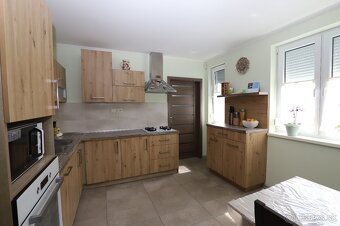 4 izbový rodinný dom so zariadením, pozemok 1174 m2 - 9