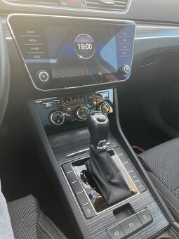 Škoda Superb 2.0 TDi DSG PREMIUM 110kw Combi Matrix Pano - 9