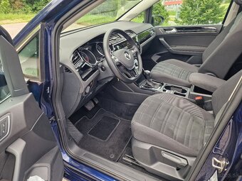 Predám VW Touran 2.0 TDI DSG NAVI full-LED PANO KAMERA - 9