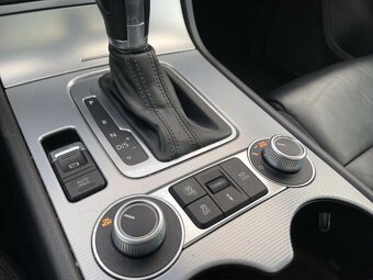 Volkswagen Touareg II 3.0 V6 TDI R-Line - 9