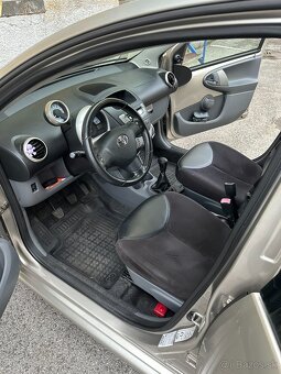 Toyota Aygo | plná výbava - 9