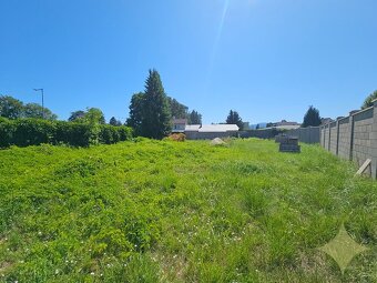 PRIEVIDZA – Staré sídlisko / DOBRÁ POLOHA / Pozemok 1350 m2, - 9