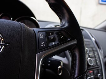 Opel Astra Hatchback 1.4 benzín 74 kW - 9