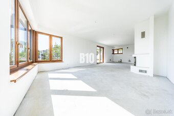 MODERNÝ, TECHNOLOGICKY VYSPELÝ 5i (229m2) RD s výbornou dost - 9