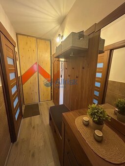 SKVELÁ PONUKA Veľký 3-izbový byt s balkónom, kompletná rek - 9
