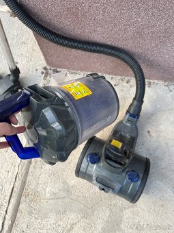 Vysávač – funkčný, lacno - 9