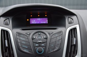 Ford Focus Array 1.6 SR voz - 9