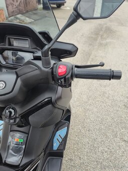 Yamaha X max 125 tech max NOVÁ - 9
