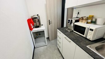 Na prenájom kvalitný murovaný výrobný alebo skladový priesto - 9