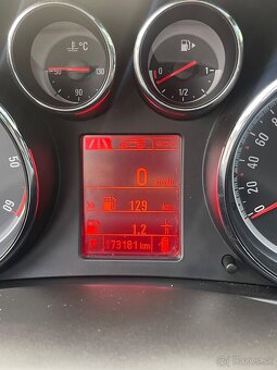 Predám Opel Insignia 2,0 CDTI biturbo 4x4 - 9