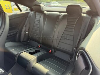 Mercedes E trieda Coupé 400 4matic A/T - 9