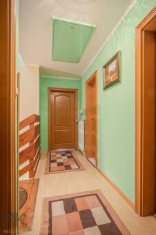 Priestranný radový rodinný dom v meste Svit na predaj - 9